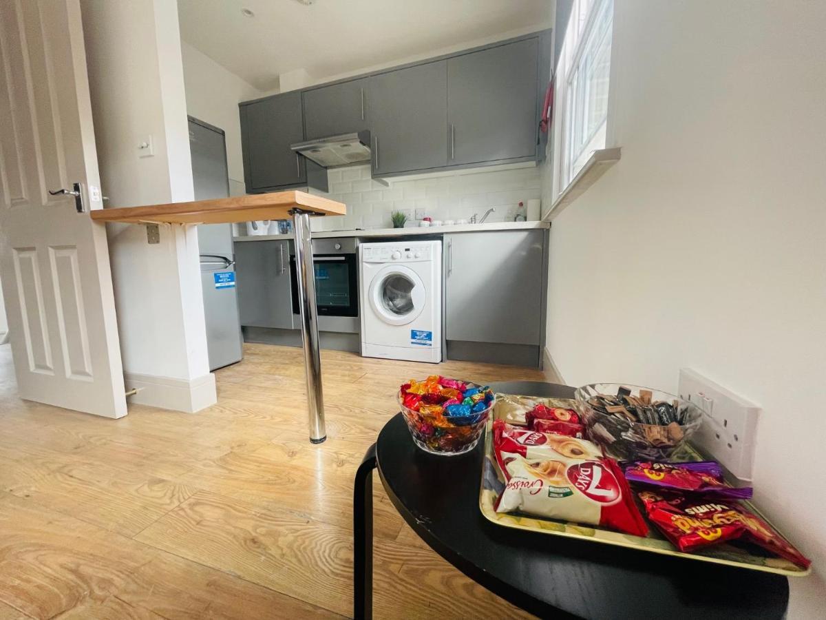 Lovely 1 Bedroom Apartment In Londra Esterno foto