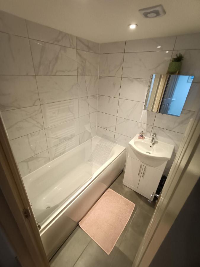 Lovely 1 Bedroom Apartment In Londra Esterno foto